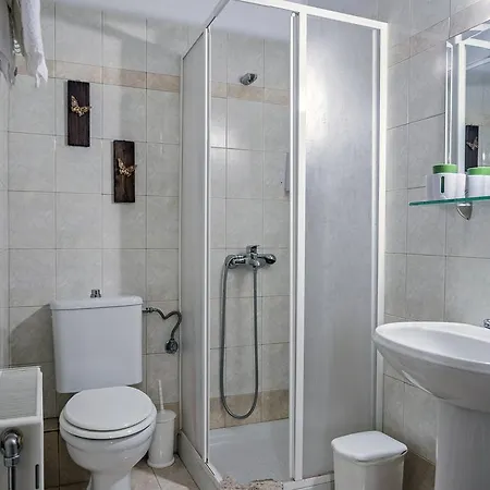 Xenonas Sta Tzakia Karpenísion