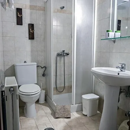 Xenonas Sta Tzakia Karpenísion