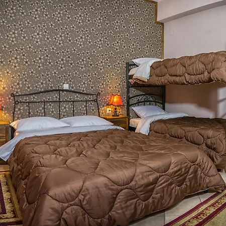 Xenonas Sta Tzakia Karpenísion